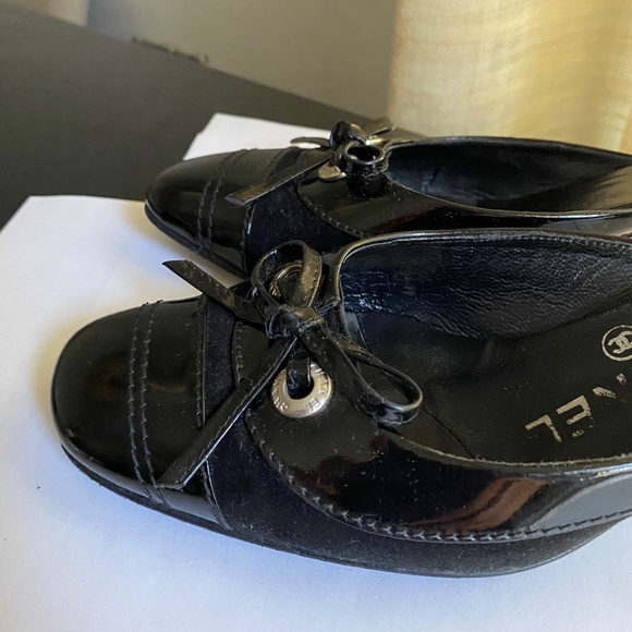 Chanel black leather patent mules heels slip on in slides 35.5 SANDALS pumps - Picture 6 of 9